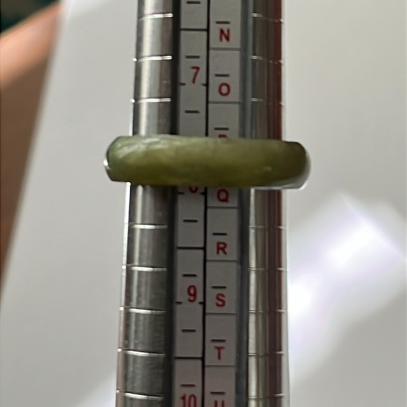 Vintage hand carved Jade owl pendant and ring set; ring is size 8 - Picture 9 of 9